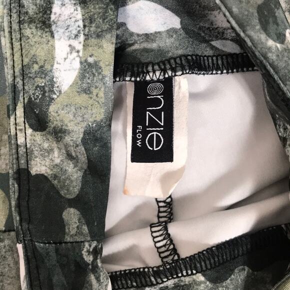 Onzie High Rise Marble Camo Leggings. - Picture 9 of 10